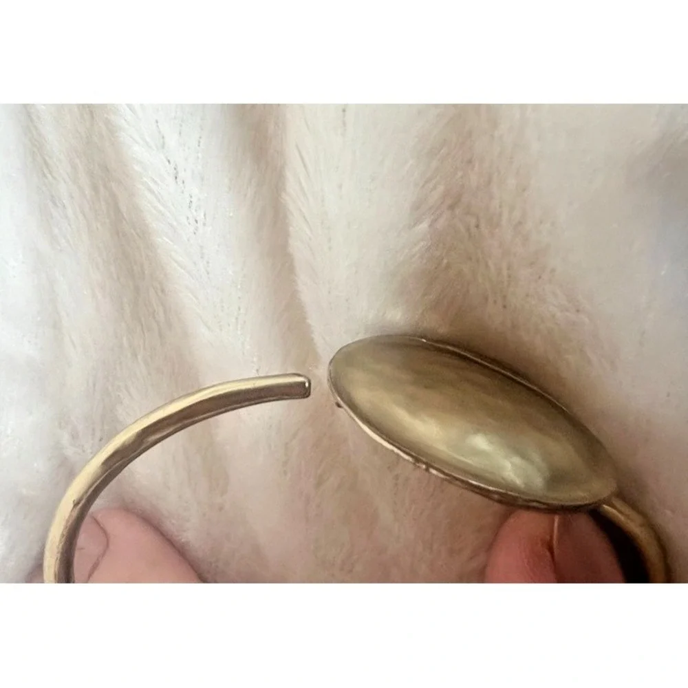 Hammered Gold Tone Hinged Bangle Bracelet Dome Oval Modernist‎ Statement